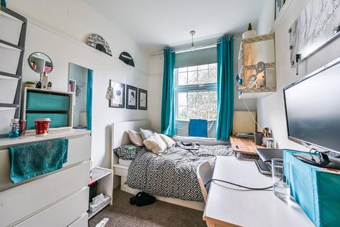 4 bedroom flat to rent, Telford Court, Streatham Hill, London, SW2