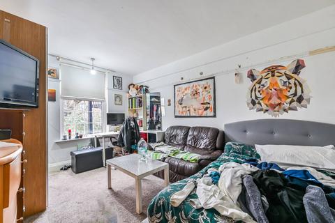4 bedroom flat to rent, Telford Court, Streatham Hill, London, SW2
