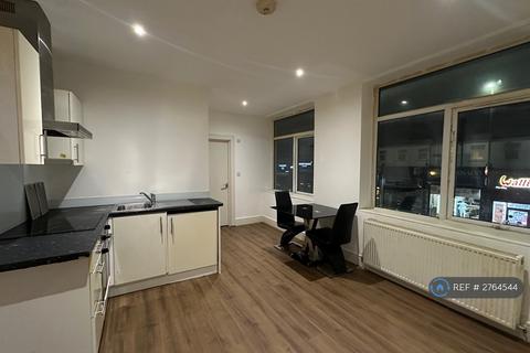 Studio to rent, Church Road, London, NW4