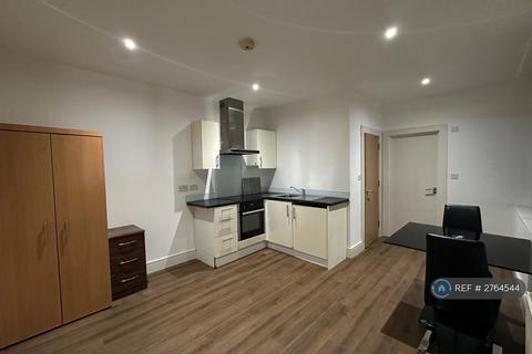 Studio to rent, Church Road, London, NW4