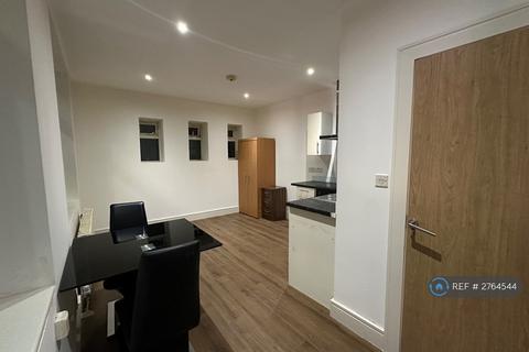 Studio to rent, Church Road, London, NW4