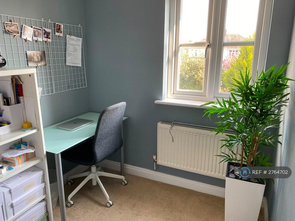 Bedroom 3 / Study