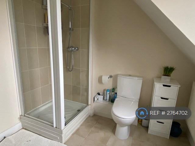 Master Bedroom En-Suite 1