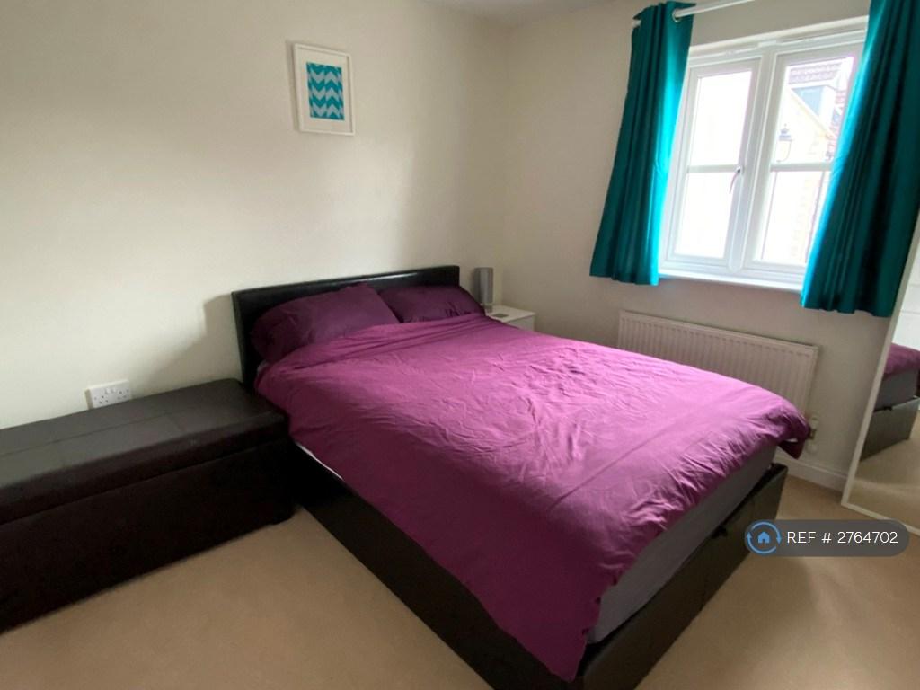 Bedroom 1 (Middle Floor) 1