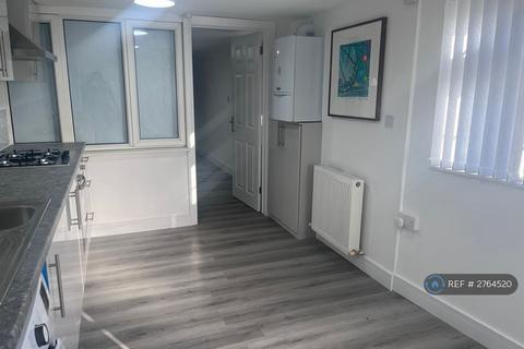 Studio to rent, Reddington Drive, Slough, SL3