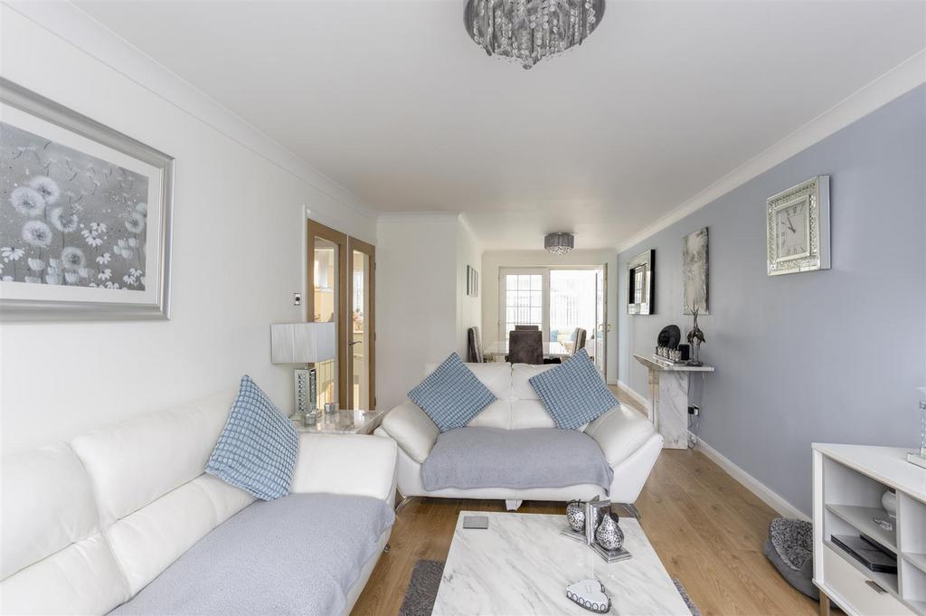7 Croft Court 7.jpg