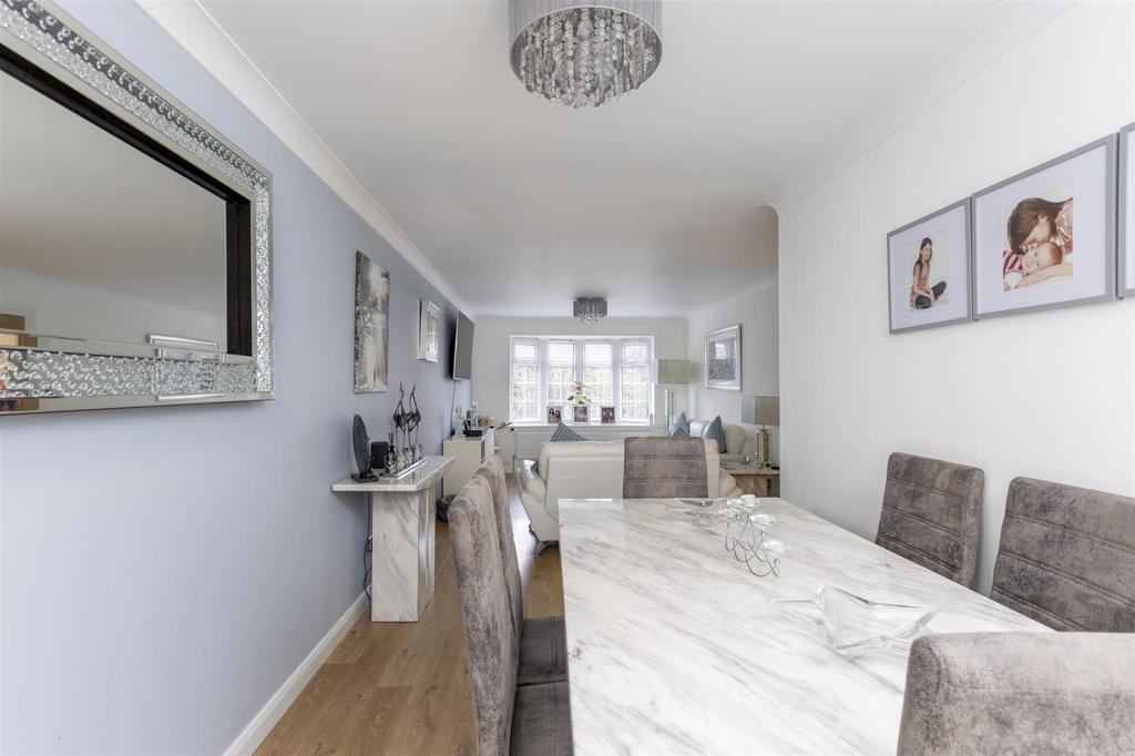 7 Croft Court 3.jpg