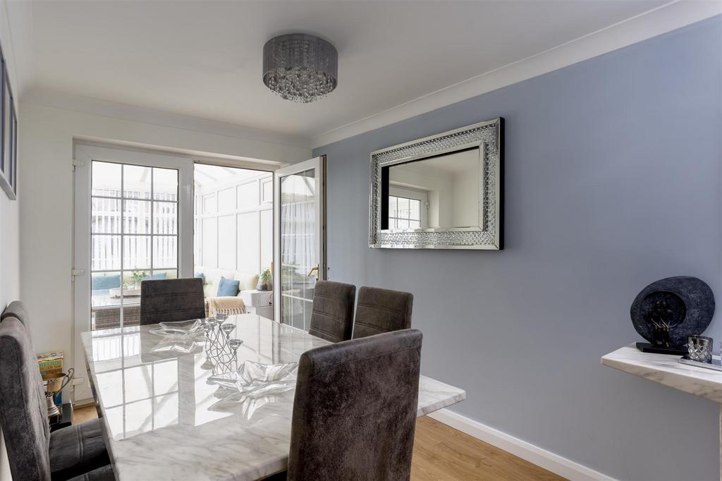 7 Croft Court 1.jpg