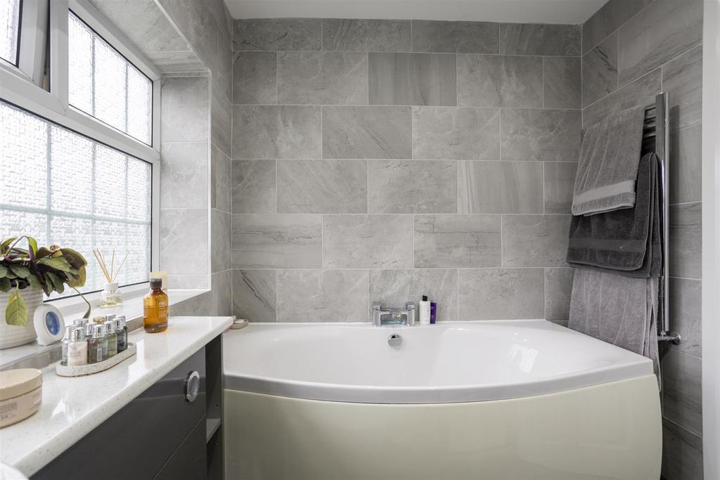 7 Croft Court 32.jpg