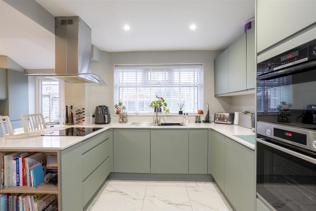 7 Croft Court 13.jpg
