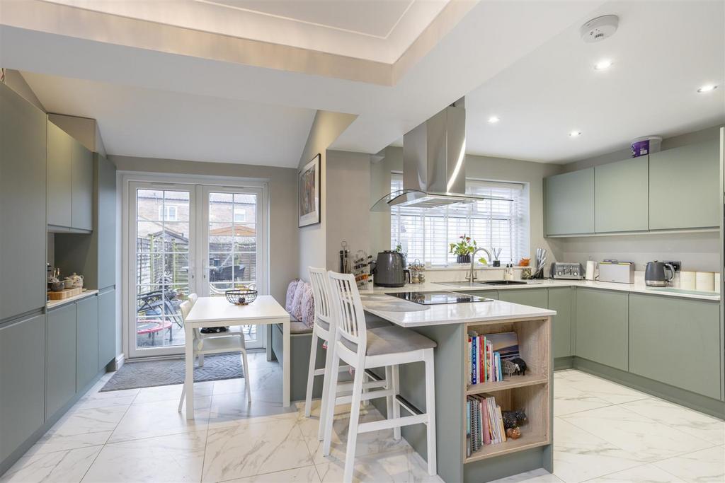 7 Croft Court 15.jpg