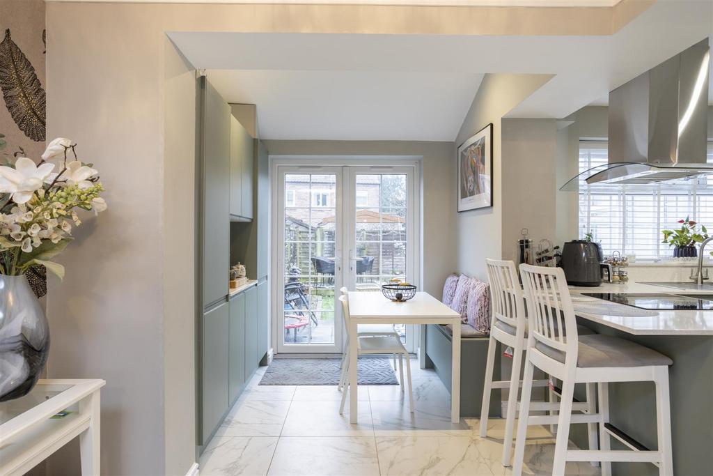 7 Croft Court 16.jpg
