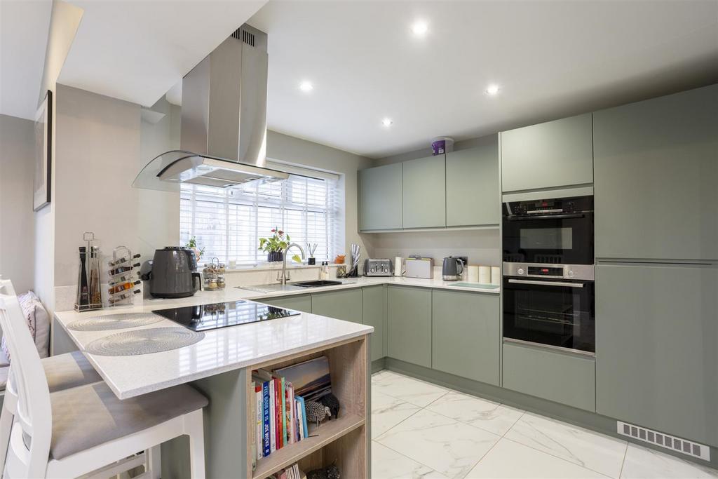 7 Croft Court 14.jpg