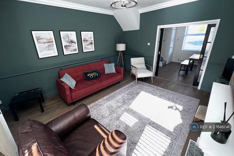 2 bedroom terraced house to rent, Penzance Street, Manchester, M40