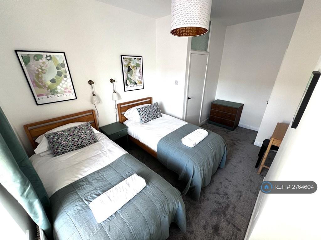 Twin Bedroom 2