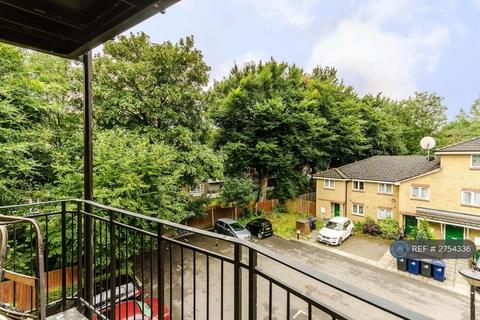 2 bedroom flat to rent, Greenview Close, London, W3