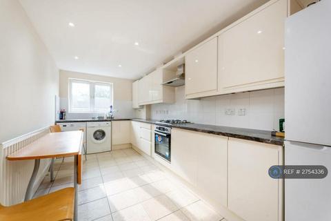 2 bedroom flat to rent, Greenview Close, London, W3