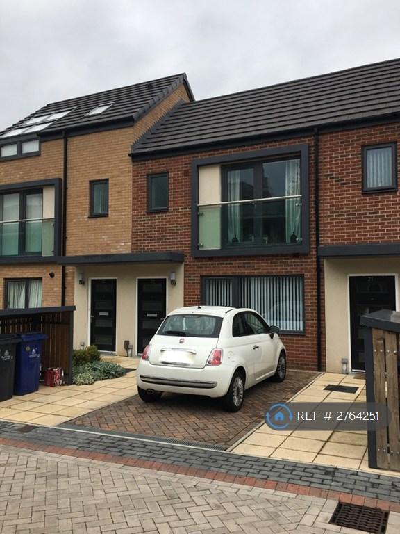 Modern 1 Bed, 2 Bath, Terraced House With Drive