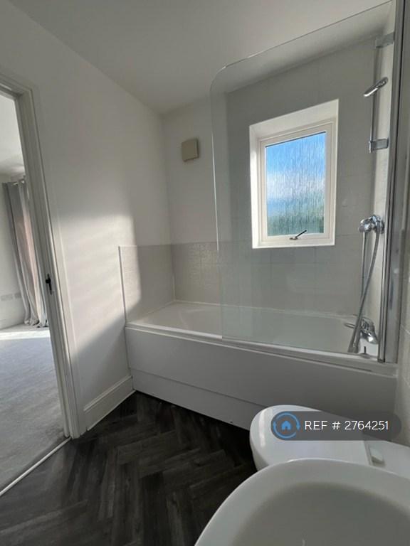 Mater Bedroom Bathroom