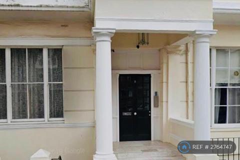Studio to rent, Leinster Gardens, London, W2