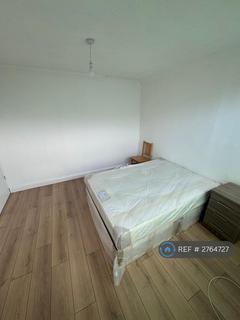 1 bedroom in a house share to rent, Nightingale Road, London, N9
