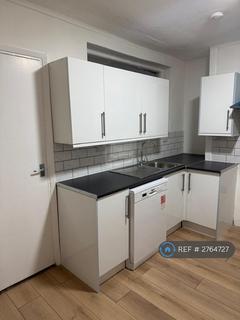 1 bedroom in a house share to rent, Nightingale Road, London, N9