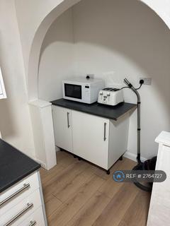 1 bedroom in a house share to rent, Nightingale Road, London, N9