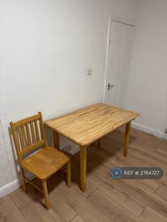 1 bedroom in a house share to rent, Nightingale Road, London, N9