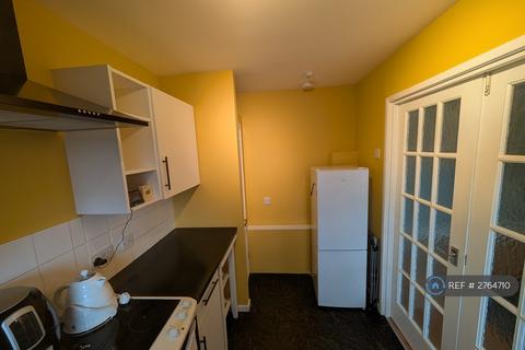 2 bedroom flat to rent, North Hillhousefield, Edinburgh, EH6