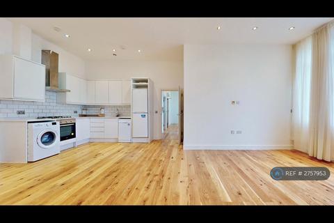 4 bedroom penthouse to rent, Ballards Lane, London, N12