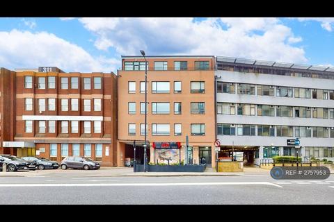 4 bedroom penthouse to rent, Ballards Lane, London, N12