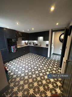 4 bedroom semi-detached house to rent, Oxford Street, Whitstable, CT5
