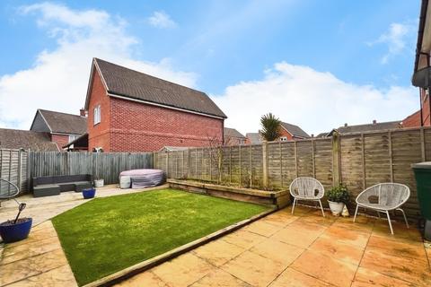 2 bedroom end of terrace house for sale, Ryeland Way, Bridgefield
