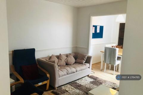 5 bedroom terraced house to rent, Pine Way, Englefield Green, Egham, TW20