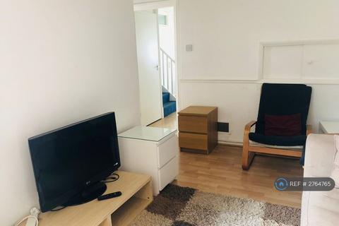 5 bedroom terraced house to rent, Pine Way, Englefield Green, Egham, TW20