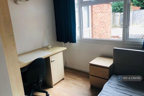 5 bedroom terraced house to rent, Pine Way, Englefield Green, Egham, TW20