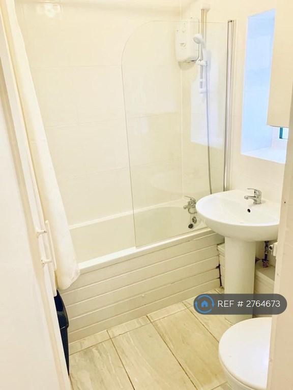 Bathroom (Wc, Sink &amp; Shower)