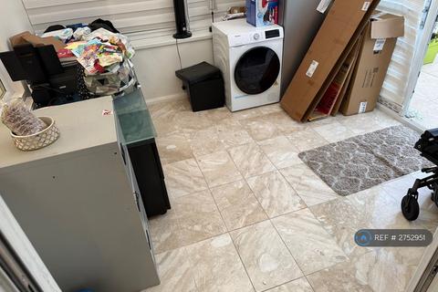 4 bedroom end of terrace house to rent, The Roundway, London, N17