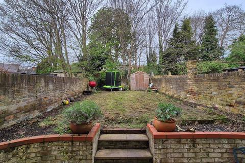 2 bedroom flat for sale, Villiers Road, Isleworth, TW7