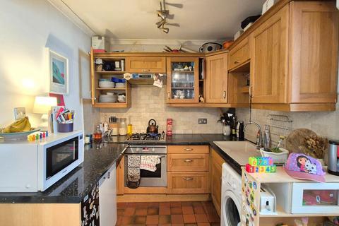2 bedroom flat for sale, Villiers Road, Isleworth, TW7