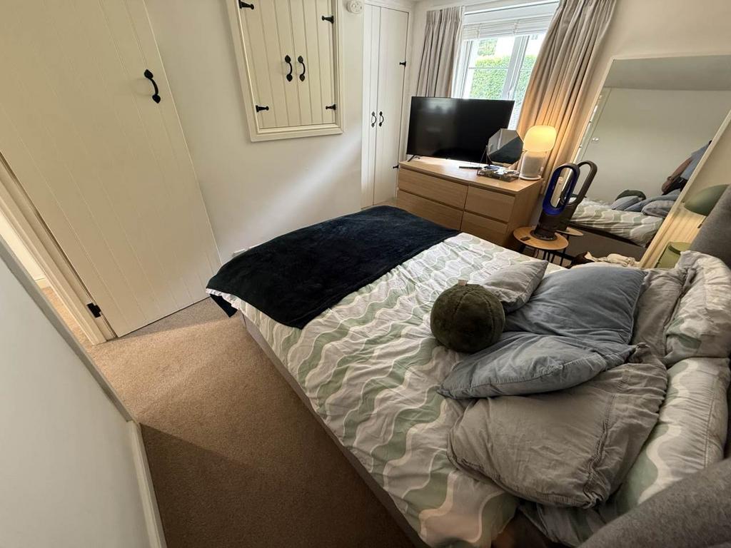 Bedroom 1 (1)