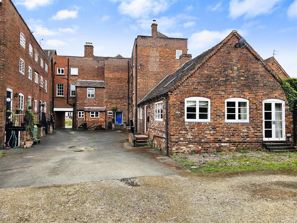 Thurston Court