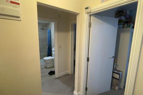 2 bedroom flat for sale, Pinner Road, Harrow, Greater London, HA1 4JE
