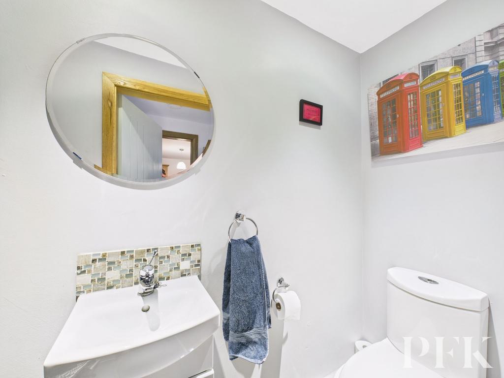 Cloak Room/WC