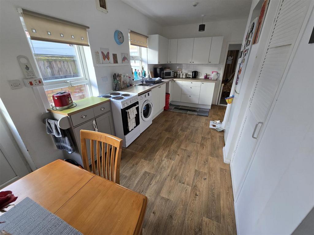 Flat 1 Kitchen