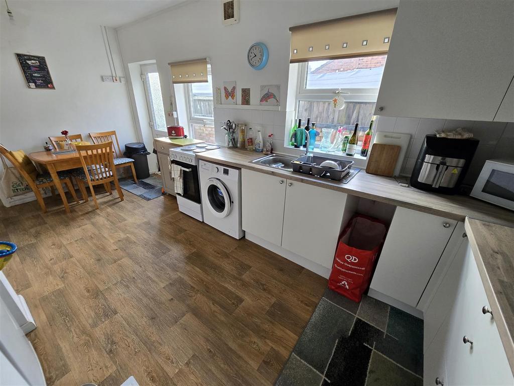 Flat 1 Kitchen