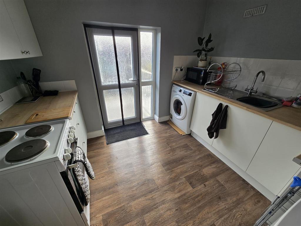 Flat 2 Kitchen