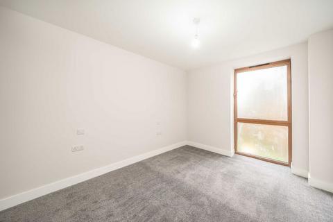 undefined, Russell Road, Mitcham CR4