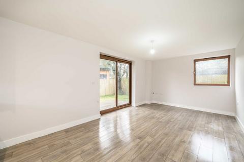 undefined, Russell Road, Mitcham CR4