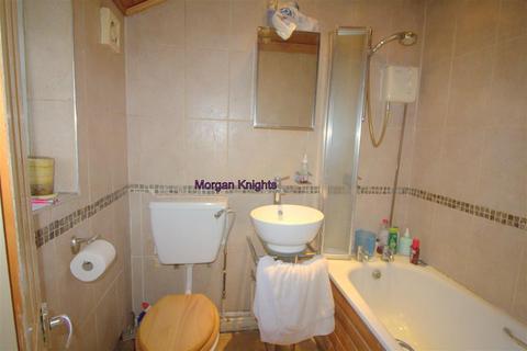 2 bedroom semi-detached house for sale, Dagenham RM8
